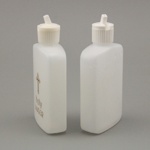 Botella de Agua Bendita Española de Plástico Ecológico con Tapa Abatible, Diseño de Cruz Dorada, Vacía, de 4oz, para Pascua, con Logotipo Dorado en Relieve - Product Image 3