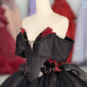 Robe de bal Jancember 6940 noire et rouge, épaules dénudées, robe de Quinceañera, broderie florale, volants en tulle - Product Image 5