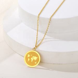 MICCI <span class=keywords><strong>Collana</strong></span> con Ciondolo Mappa del Mondo in Acciaio Inossidabile 316L Placcato Oro 18K PVD Impermeabile Personalizzabile all'Ingrosso - Product Image 3