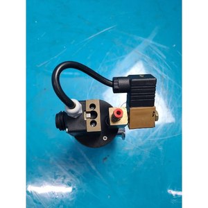 VAT 26328-KA41-1001 Bellows <b>Sealed</b> Angle Valve Used As Is Legacy Semiconductor Equipment Parts - Product Image 1