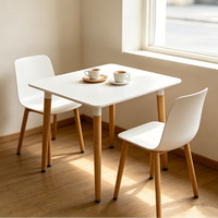 Table à manger blanche populaire avec pieds en bois massif, table carrée simple, table de cuisine multi-usages pour petit espace, salle à manger, bureau