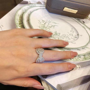 แหวนเพชรทองคำขาว F1563 ทรงบาแกตต์ สี G ธรรมชาติ น่ารัก เหมาะสำหรับงานแต่งงาน เครื่องประดับสำหรับผู้หญิง - Product Image 4