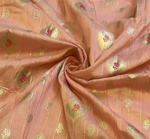 Tissu en soie Chanderi de luxe, idéal pour les vêtements traditionnels, les saris, les dupattas, les kurtas et les tenues de créateurs pour filles - Product Image 3