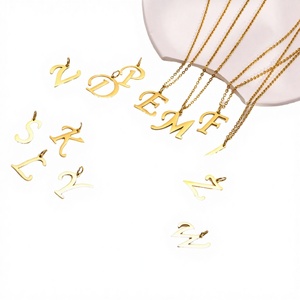 Collana con Iniziale in Acciaio Inossidabile Placcato Oro 18K per Donna, 26 <span class=keywords><strong>Lettere</strong></span>, Ciondolo Delicato con Catena, Regalo <span class=keywords><strong>di</strong></span> Fidanzamento - Product Image 4