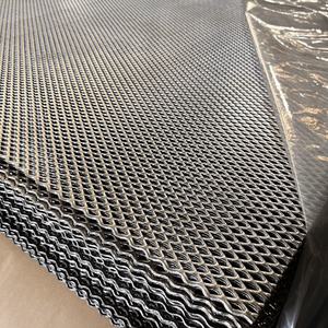Maille métallique expansée de haute qualité, fourniture directe d'<span class=keywords><strong>usine</strong></span>, surface lisse, tissage uni, perforée pour marche d'escalier - Product Image 3