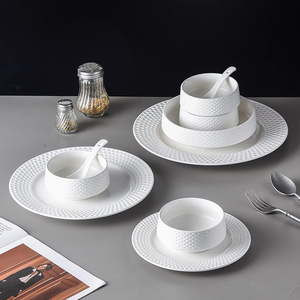 Vente en gros d'assiettes en porcelaine <span class=keywords><strong>blanche</strong></span> pour la maison et la cuisine, assiettes plates en céramique, vaisselle d'usine avec relief - Product Image 5