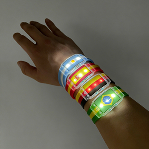 Pulsera Deportiva con Logotipo Personalizado, Bandera de la Copa Mundial de Fútbol 2026 Impresa, Pulsera de Silicona con LED, Pulseras Promocionales para Eventos - Product Image 4