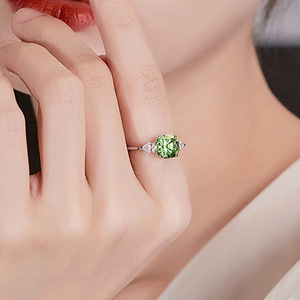 Anello a Forma Quadrata di Colore Verde Design Elegante Anello da Dito per Donne - Product Image 6