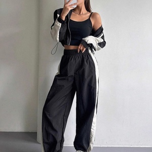 ชุดเสื้อแขนยาวและกางเกงขายาวสำหรับผู้หญิง สีตัดต่อ สไตล์ลำลองเรียบง่าย ชุดกีฬาแห้งเร็ว 2 ชิ้น แฟชั่น - Product Image 5