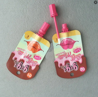 Vente en gros d'usine, pochette cosmétique personnalisée en PE de 30 ml, 50 ml, 100 ml, étanche à l'humidité, pour rouge à lèvres, crème, emballage, pochette à bec verseur, brosse à lèvres, sucre