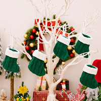 Chaussettes tricotées de Noël arbre de Noël suspendus Mini chaussettes branche de baies rouges artificielles pour décorations de Navidad cadeaux de Noel