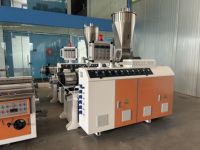 Ligne de production de panneaux de plafond WPC, extrudeuse de panneaux muraux en PVC, machine de fabrication de persiennes