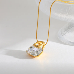 Collier tendance en acier inoxydable 304 plaqué or 18 carats avec pendentif carré en zircon et chaîne serpent électro-plaquée pour femmes, bijoux de mode - Product Image 3