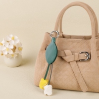 Porte-clés en cuir fait main en forme de feuille de tulipe, pendentifs et breloques de mode pour femmes, pour sac à main, sac, clé de voiture, décoratif