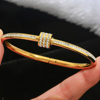 Bracelet tendance en acier inoxydable étanche avec fleur en or PVD 18 carats et zircon, cadeau idéal pour femme