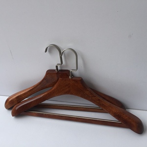 Porte-vêtements en bois et fer multifonctionnel, finition brillante, avec crochets et barres, écologique, classique, simple niveau, pour vestes, chemises et costumes, vente en gros - Product Image 2