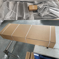 Support de chargement universel pour camion avec barre de protection et porte-charge sur le plateau