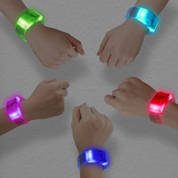 Bracelet RFID pour fête, contrôle du rythme musical, bracelet LED avec télécommande, bracelet LED avec 4 LED