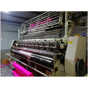 Machine à matelasser informatisée d'occasion pour textiles de maison et literie, pour la confection de couvertures matelassées - Product Image 2