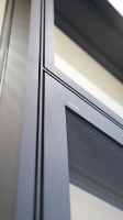Ventanas Abatibles Hacia Afuera de Aleación de Aluminio Resistentes a la Lluvia con Puertas Mosquiteras Abatibles Hacia Adentro, Ideales para Dormitorios de Villas