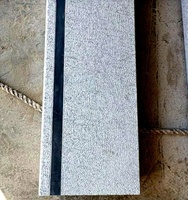 Escalier extérieur en granit flammé G603 de haute qualité Taille personnalisée avec design moderne de marque noire