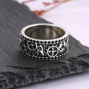 Anello di Moda a Forma di Ingranaggio, Design Meccanico Minimalista ed Elegante, Gioiello da Donna per Uso Quotidiano - Product Image 4