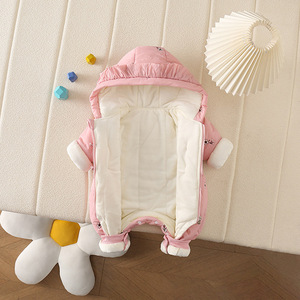 Nouveaux vêtements d'hiver pour bébé 2024, combinaisons épaisses brossées pour nouveau-nés, combinaisons mignonnes et douces à fleurs brodées pour bébés filles, ensembles de combinaisons pour bébés - Product Image 1