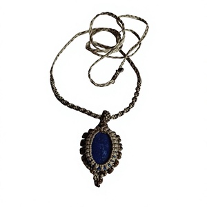 Collar Colgante Hecho a Mano con Cuerda de Cáñamo y Piedra Natural Azul en Forma de Mariposa Ovalada, Estilo Boho, Joyería Unisex - Product Image 1