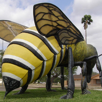 Vente pour extérieur ferme parc moderne Pop Art ornement dessin animé abeille fibre de verre Animal abeille Statue Sculpture