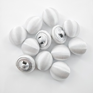 Botones de satén lavables ecológicos en oferta, botones redondos con base metálica y cubiertos de tela blanca para ropa y abrigos - Product Image 3