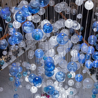 Banquet Hall De Luxe Escalier Boule Bleue Ronde Suspension Moderne Pendentif Lumière Longue Boule Lustre En Verre Pour Chambre