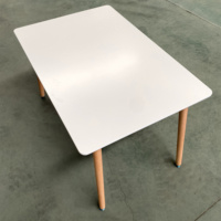 Table de maison moderne et simple, plateau blanc lisse avec pieds en bois de hêtre massif, table carrée rectangulaire multifonctionnelle