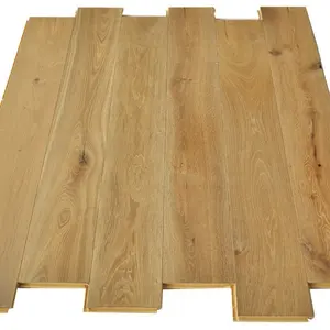 Pavimentazione in parquet in legno di quercia con chiusura a scatto residenziale