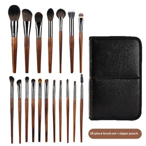 Set <span class=keywords><strong>de</strong></span> 18 Brochas <span class=keywords><strong>de</strong></span> Maquillaje <span class=keywords><strong>de</strong></span> Pelo Natural con Mango <span class=keywords><strong>de</strong></span> Madera para Base, Colorete, Iluminador, Corrector, Sombra <span class=keywords><strong>de</strong></span> Ojos y Herramientas Faciales - Set Completo - Product Image 6
