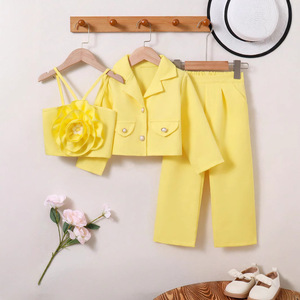 Nuovo completo da bambina <span class=keywords><strong>con</strong></span> <span class=keywords><strong>blazer</strong></span> e pantaloni <span class=keywords><strong>con</strong></span> bretelle a fiori - Product Image 4