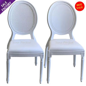 Chaise de salle à manger Louis Ghost en résine dorée, dossier rond, monobloc, pour mariage - Product Image 1