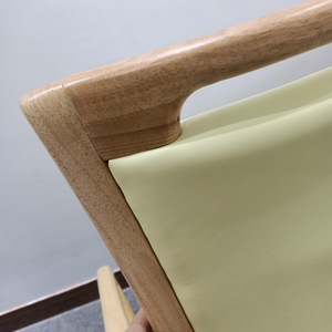 Silla de comedor de madera maciza con asiento tapizado para centros de cuidado de ancianos y centros de actividades para personas mayores - Product Image 3