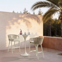 Chaise de bar haute d'extérieur moderne de luxe en corde avec cadre en aluminium et repose-pieds pour patio, jardin, comptoir de bar