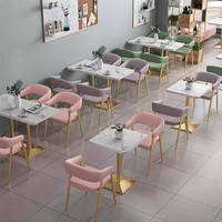 Großhandel Café-Essgruppe: Marmortisch + Goldrahmen-Samtstühle in Pastelltönen für Café- und Loungebereiche