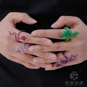 Anillos de vidrio con forma de serpiente, colgantes, adornos de vidrio, regalo de Año Nuevo, collar de vidrio Zibo, regalo de puesto. - Product Image 2