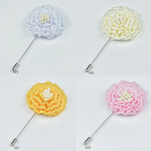 Broche de solapa de satén de moda con flor de volantes multicapa y <span class=keywords><strong>estambre</strong></span> blanco, estilo romántico y fresco, para traje de caballero, para boda - Product Image 4