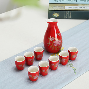 Juego de vino de cerámica, 1 decantador, 8 copas de porcelana con diseño floral rojo para servir vino - Product Image 1