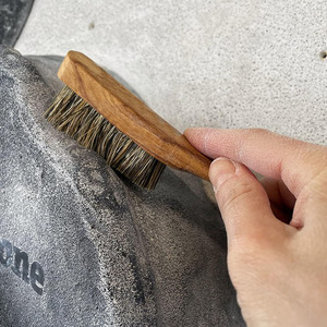 Brosse d'escalade Richu de haute qualité pour l'escalade de bloc manche en bois écologique Service de Logo personnalisé commandes en gros - Product Image 1