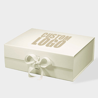 Boîte cadeau pliante magnétique de luxe avec lamination mate et gaufrage, matériaux recyclés, emballage personnalisable