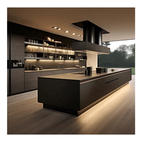 Îlot de cuisine moderne de luxe avec plan de travail stratifié noir mat sans cadre, meuble de cuisine modulaire avec rangement