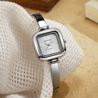 Montres en or pour femmes avec petit bracelet vintage, boîtier rectangulaire, cadran romain A26674