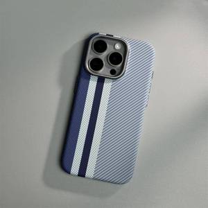 Custodia per telefono antiurto con ricarica wireless, porta carte a tracolla in fibra di carbonio magnetica con bottoni in metallo, design a quadri con motivo nuvola - Product Image 1