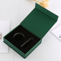 Boîtes cadeau magnétiques de luxe en papier vert avec logo personnalisé pour emballage de jeu de bouteilles de cosmétiques avec insert