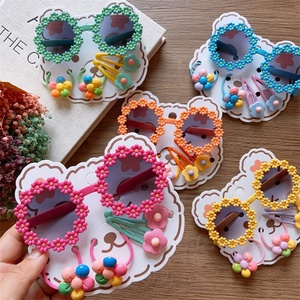 Nouvel Arrivage Cadeau Enfant : Lunettes de Soleil Motif <span class=keywords><strong>Fleur</strong></span> de Marguerite et Élastique à <span class=keywords><strong>Cheveux</strong></span> en Résine BB Pin - Product Image 3