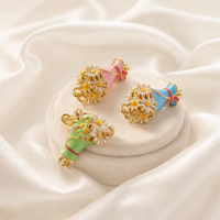 Pendentif Bouquet de Fleurs Marguerites en Émail Plaqué Or 14K pour la Fabrication de Bijoux DIY, Breloques, Bracelets et Colliers – Vente en Gros